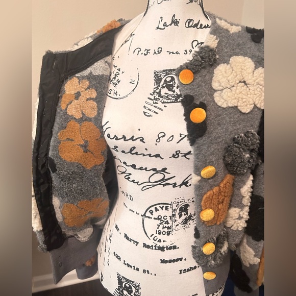 Flower Cardigan (One Size fit Most) - Picture 2 of 2